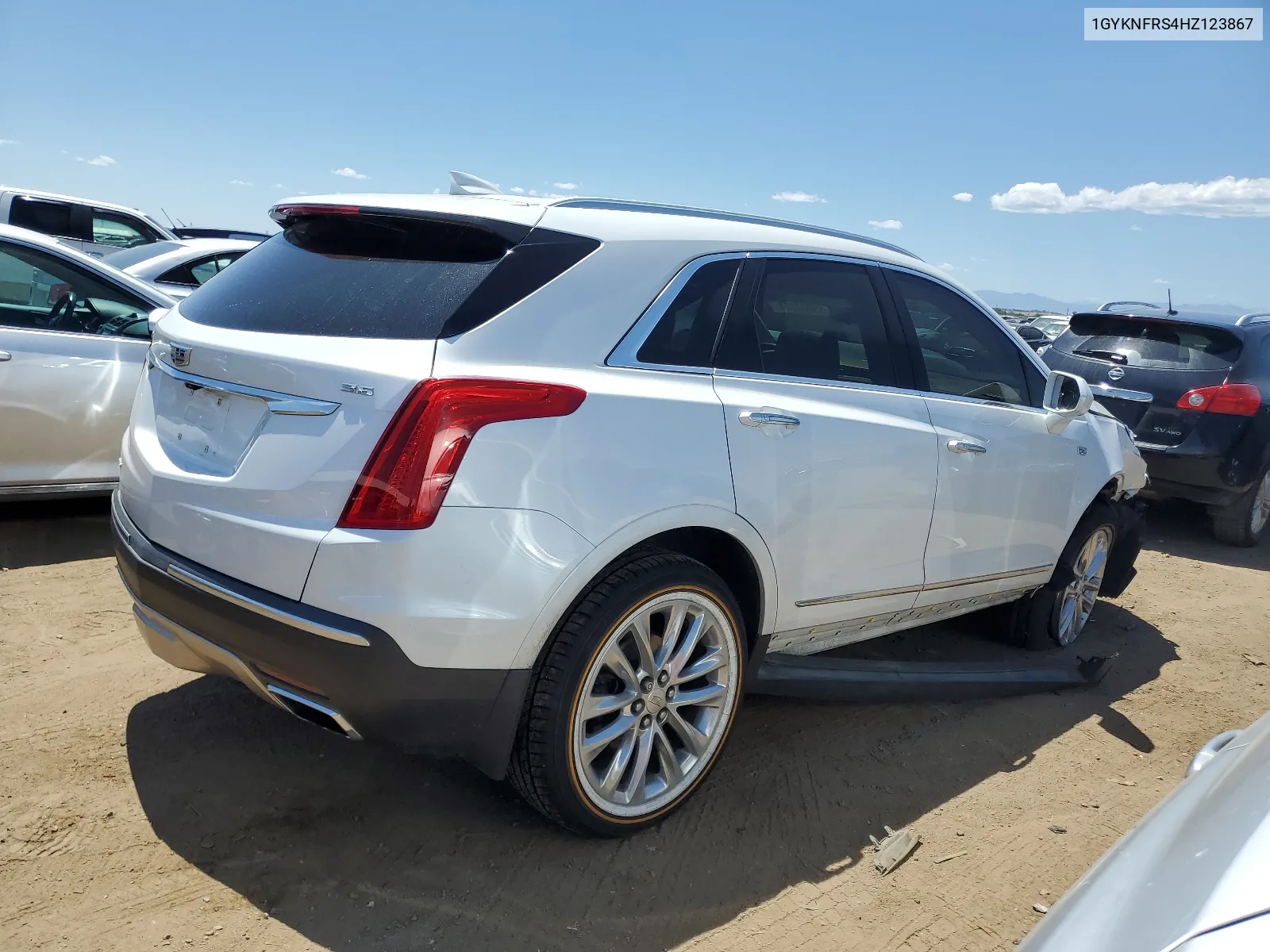 1GYKNFRS4HZ123867 2017 Cadillac Xt5 Platinum