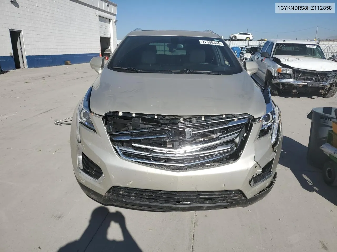 1GYKNDRS8HZ112858 2017 Cadillac Xt5 Luxury