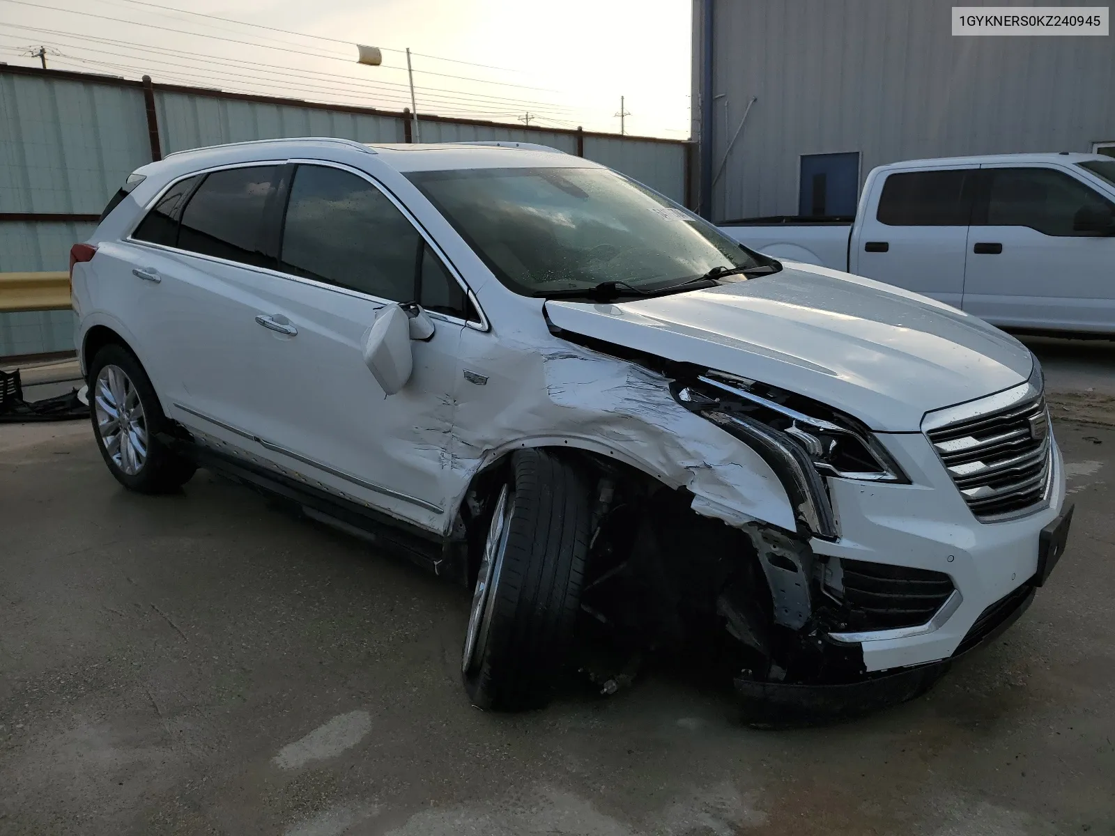 1GYKNERS0KZ240945 2019 Cadillac Xt5 Premium Luxury