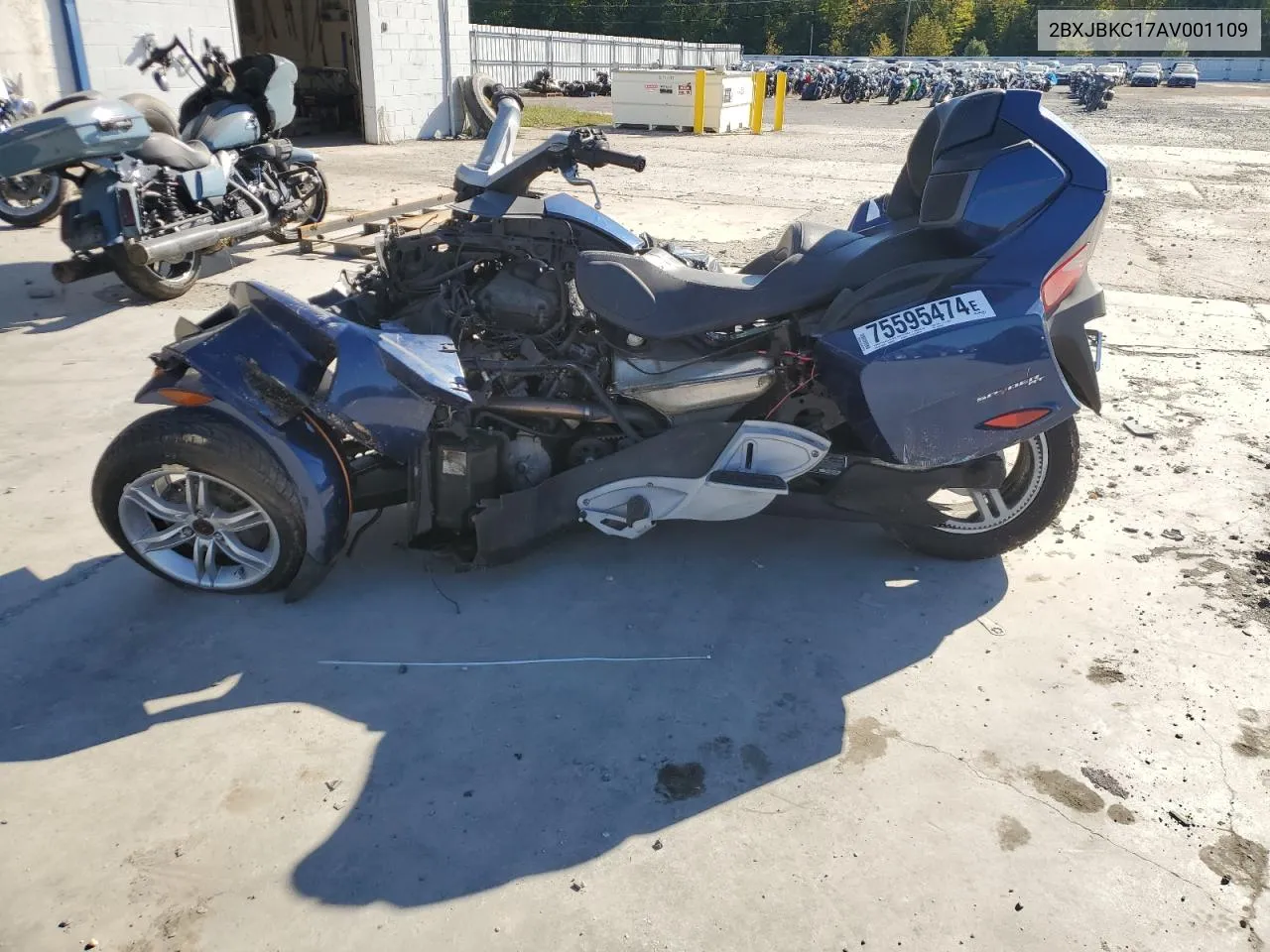 2010 Can-Am Spyder Roadster Rt VIN: 2BXJBKC17AV001109 Lot: 75595474