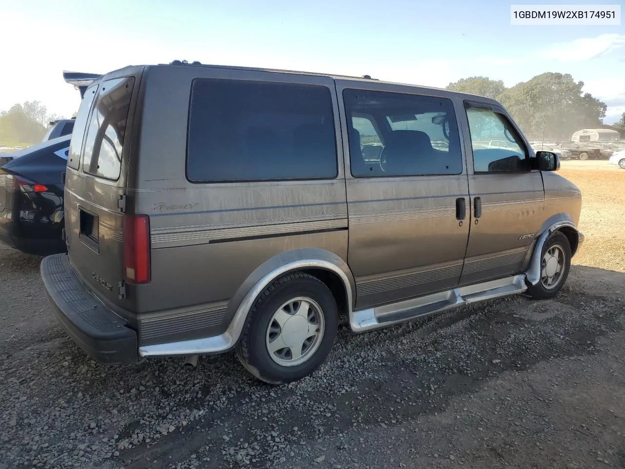 1999 Chevrolet Astro VIN: 1GBDM19W2XB174951 Lot: 76009344