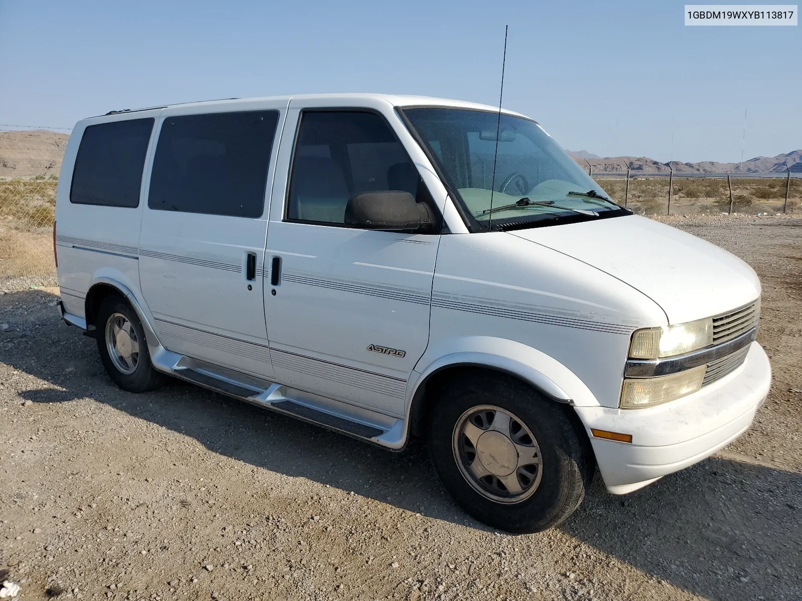 2000 Chevrolet Astro VIN: 1GBDM19WXYB113817 Lot: 64748864