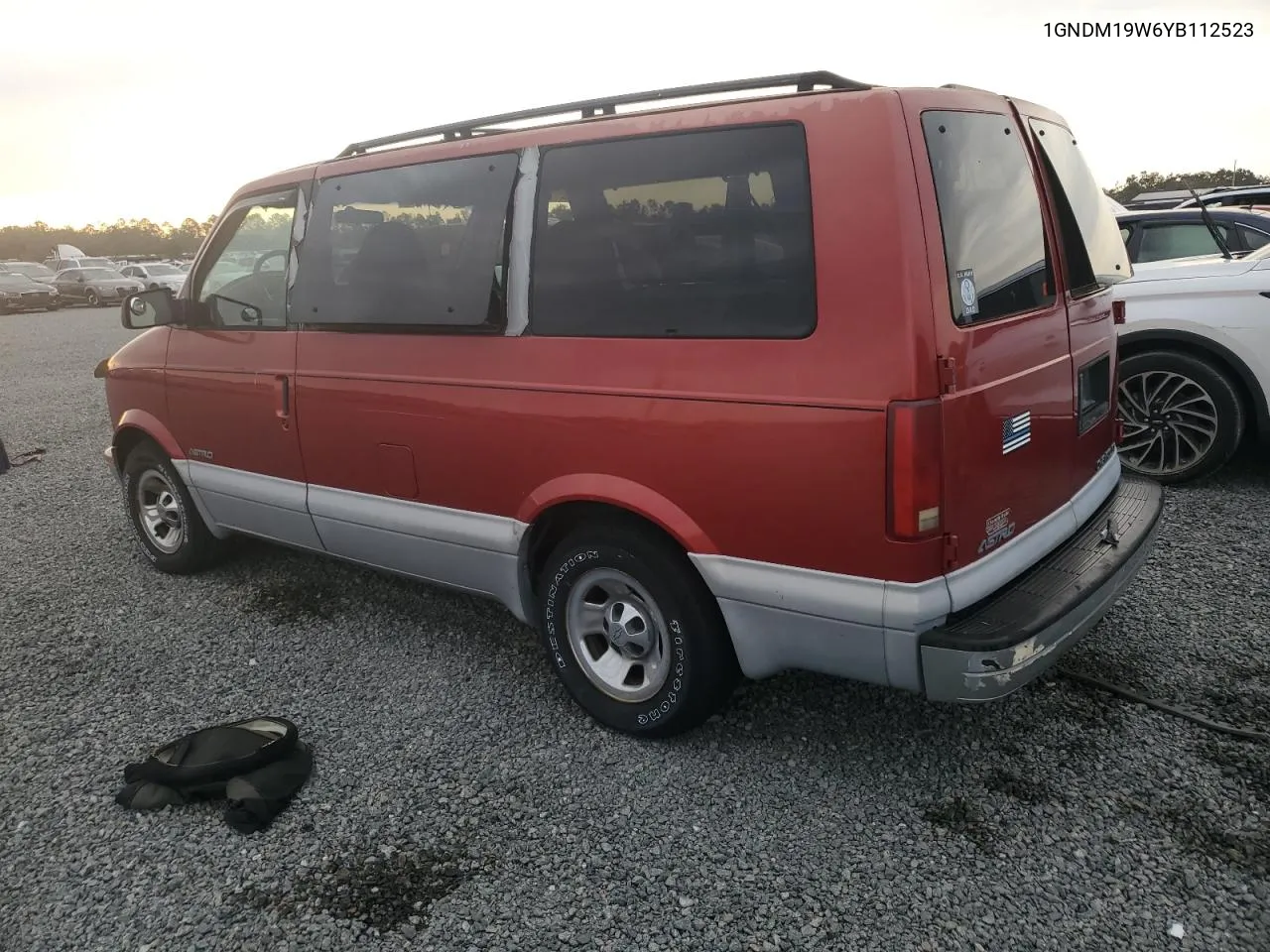 2000 Chevrolet Astro VIN: 1GNDM19W6YB112523 Lot: 76586954