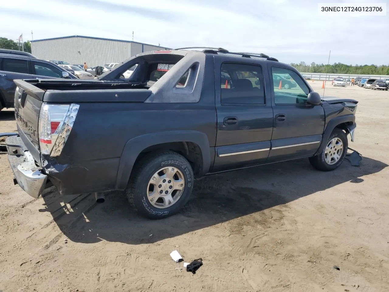 3GNEC12T24G123706 2004 Chevrolet Avalanche C1500