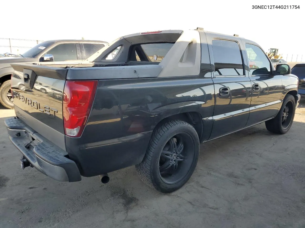 2004 Chevrolet Avalanche C1500 VIN: 3GNEC12T44G211754 Lot: 77581604