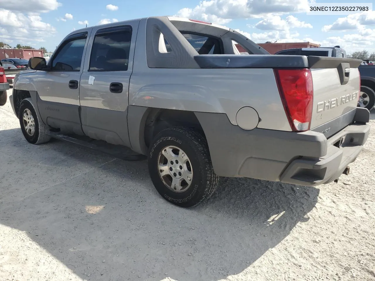 2005 Chevrolet Avalanche C1500 VIN: 3GNEC12Z35G227983 Lot: 77965044