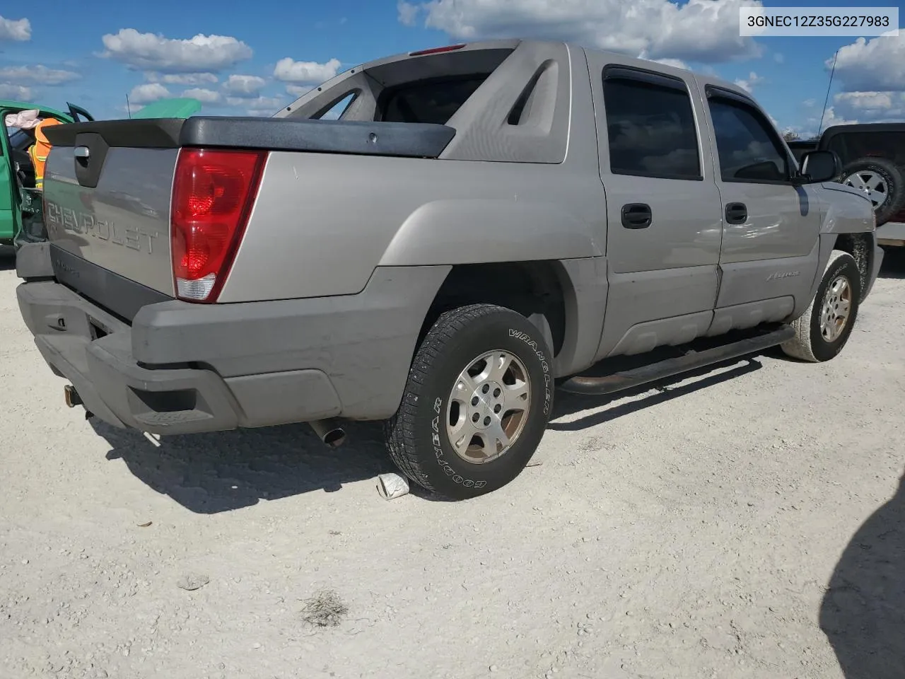 2005 Chevrolet Avalanche C1500 VIN: 3GNEC12Z35G227983 Lot: 77965044