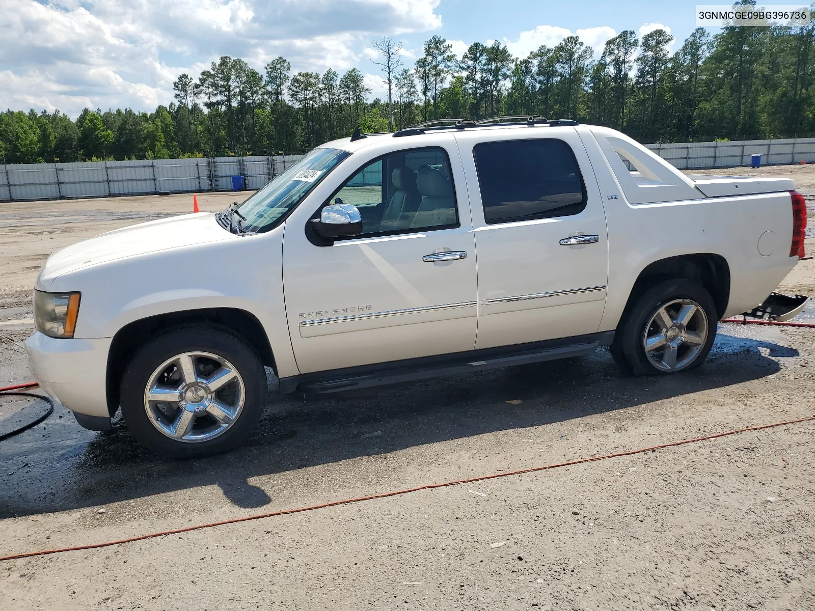 2011 Chevrolet Avalanche Ltz VIN: 3GNMCGE09BG396736 Lot: 58694094