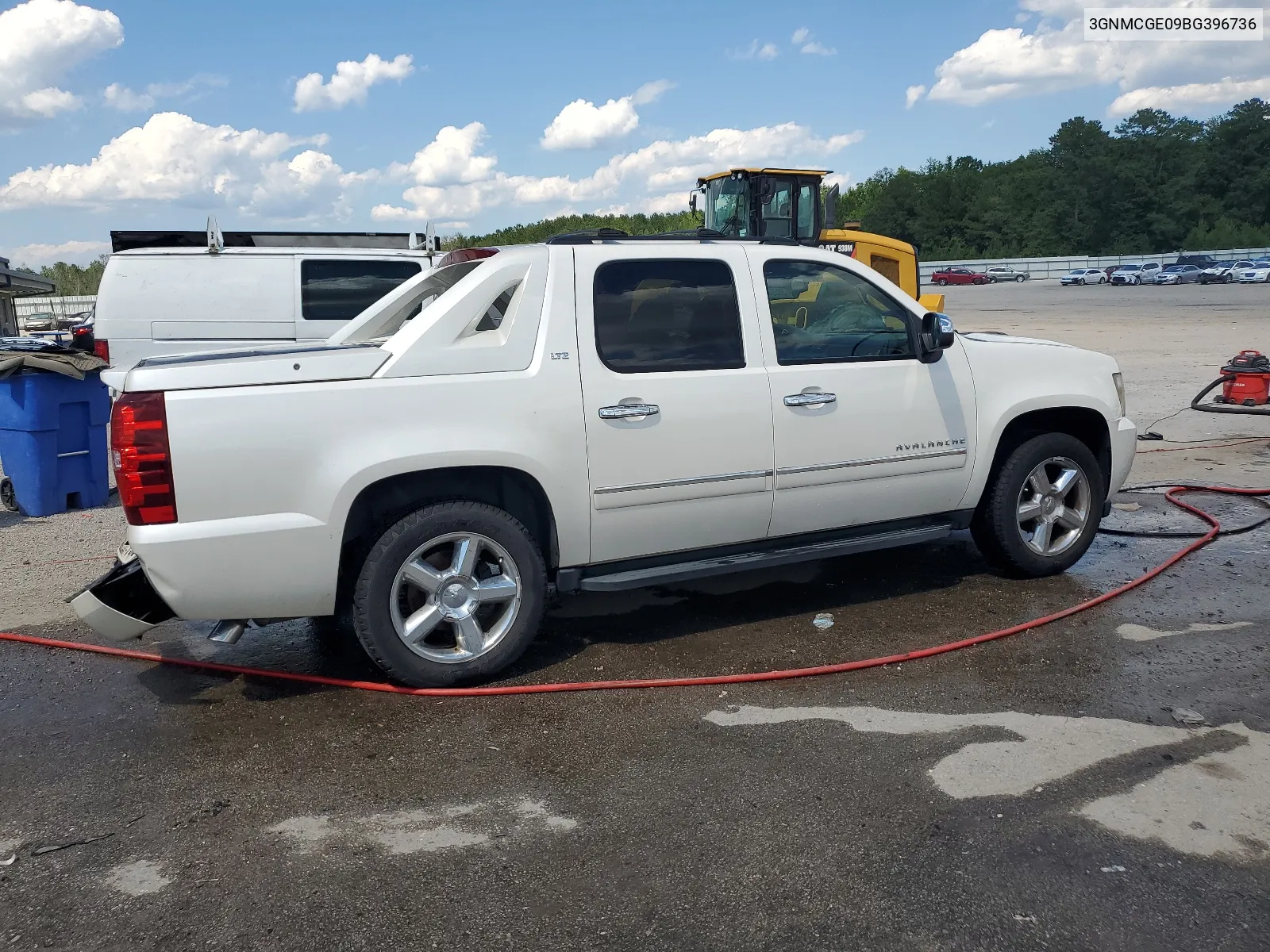 2011 Chevrolet Avalanche Ltz VIN: 3GNMCGE09BG396736 Lot: 58694094