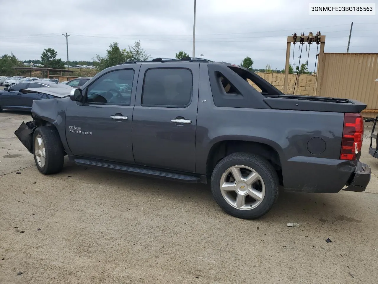 3GNMCFE03BG186563 2011 Chevrolet Avalanche Lt