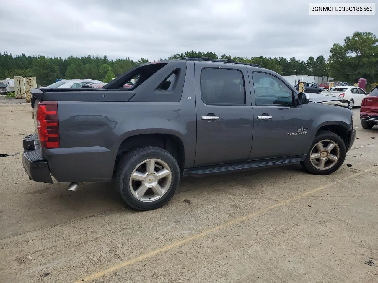 3GNMCFE03BG186563 2011 Chevrolet Avalanche Lt