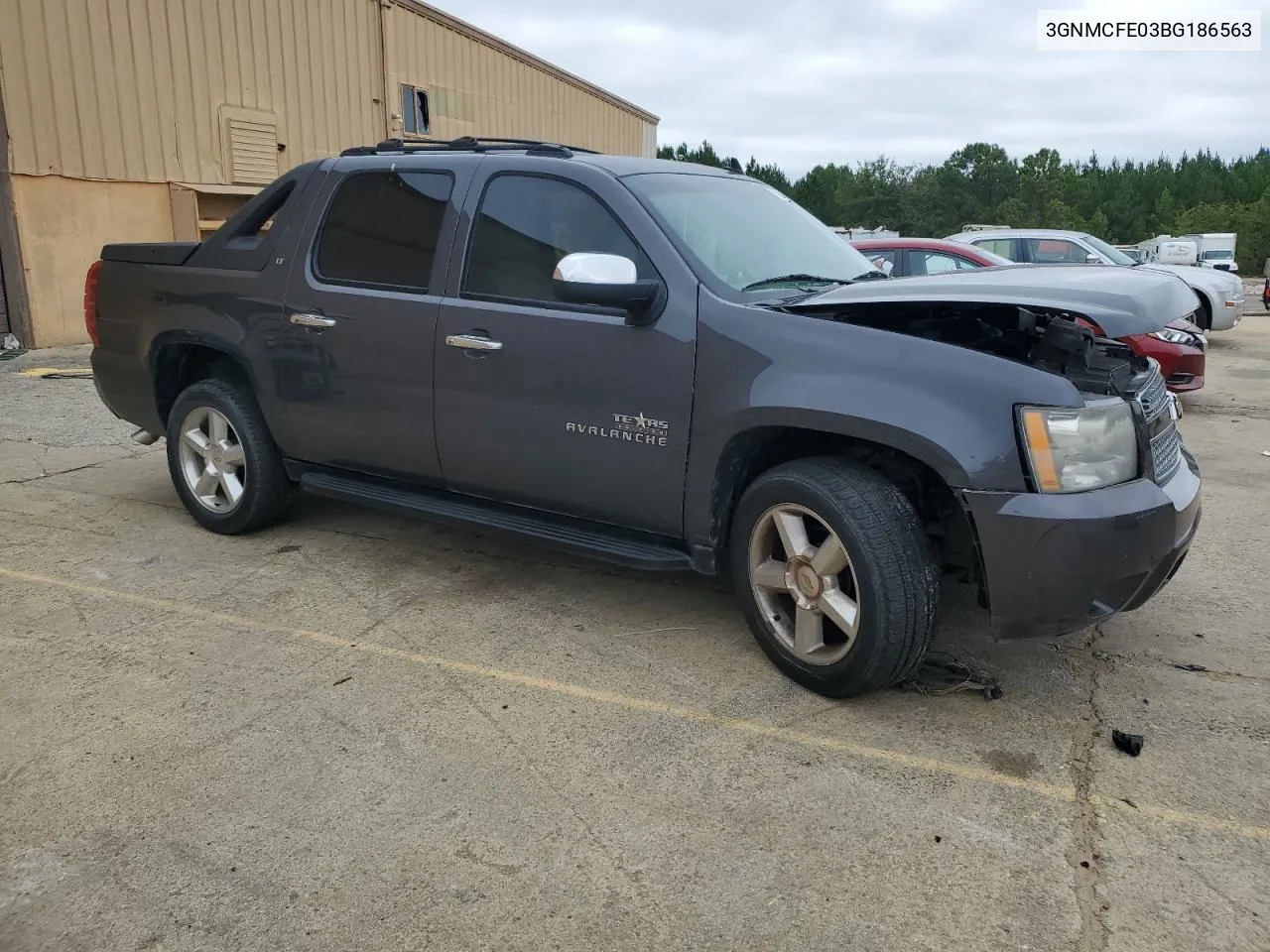 3GNMCFE03BG186563 2011 Chevrolet Avalanche Lt