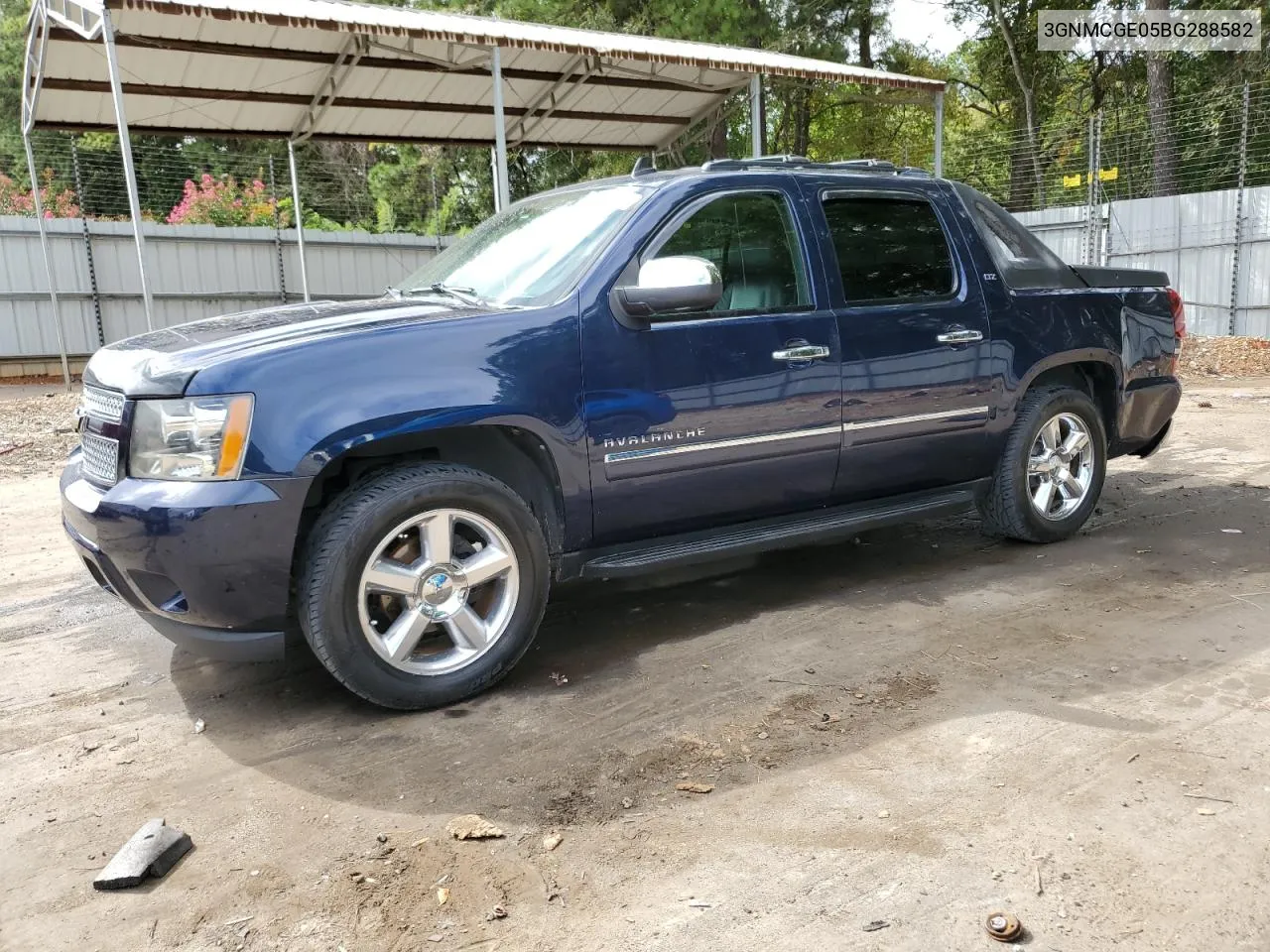 3GNMCGE05BG288582 2011 Chevrolet Avalanche Ltz