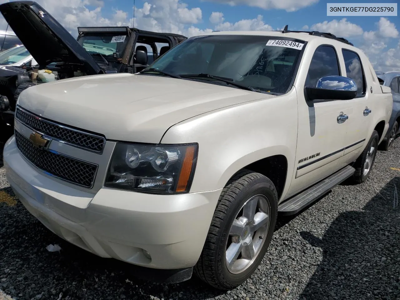 2013 Chevrolet Avalanche Ltz VIN: 3GNTKGE77DG225790 Lot: 74092494