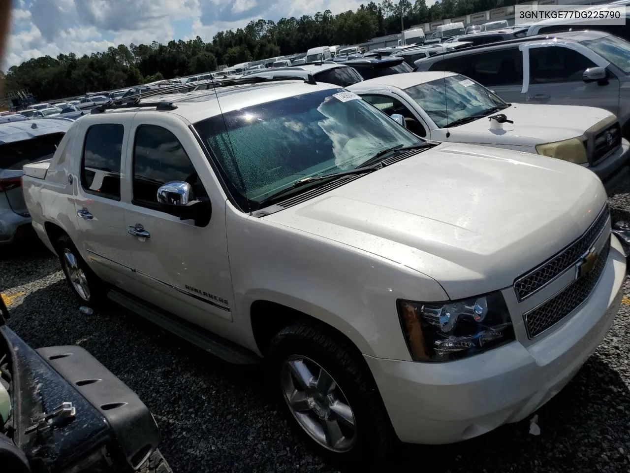 2013 Chevrolet Avalanche Ltz VIN: 3GNTKGE77DG225790 Lot: 74092494