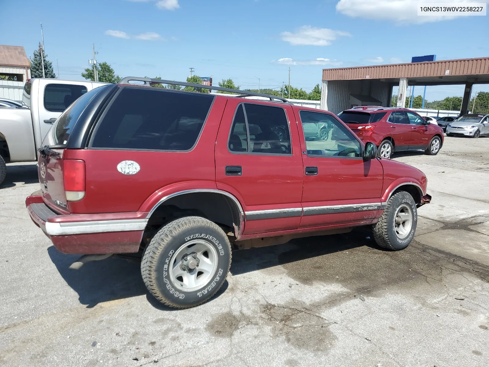 1997 Chevrolet Blazer VIN: 1GNCS13W0V2258227 Lot: 68063484