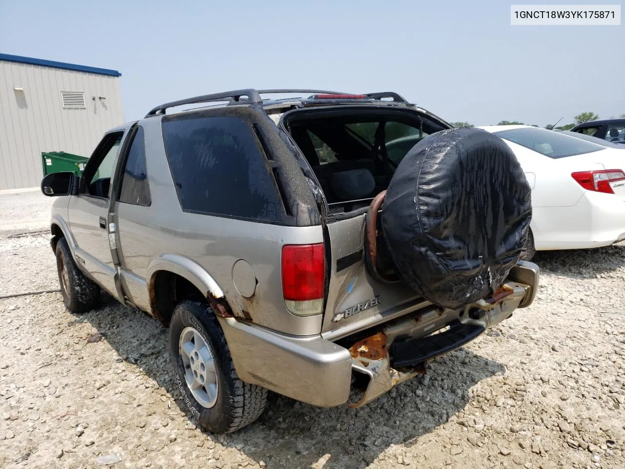 2000 Chevrolet Blazer VIN: 1GNCT18W3YK175871 Lot: 58230204