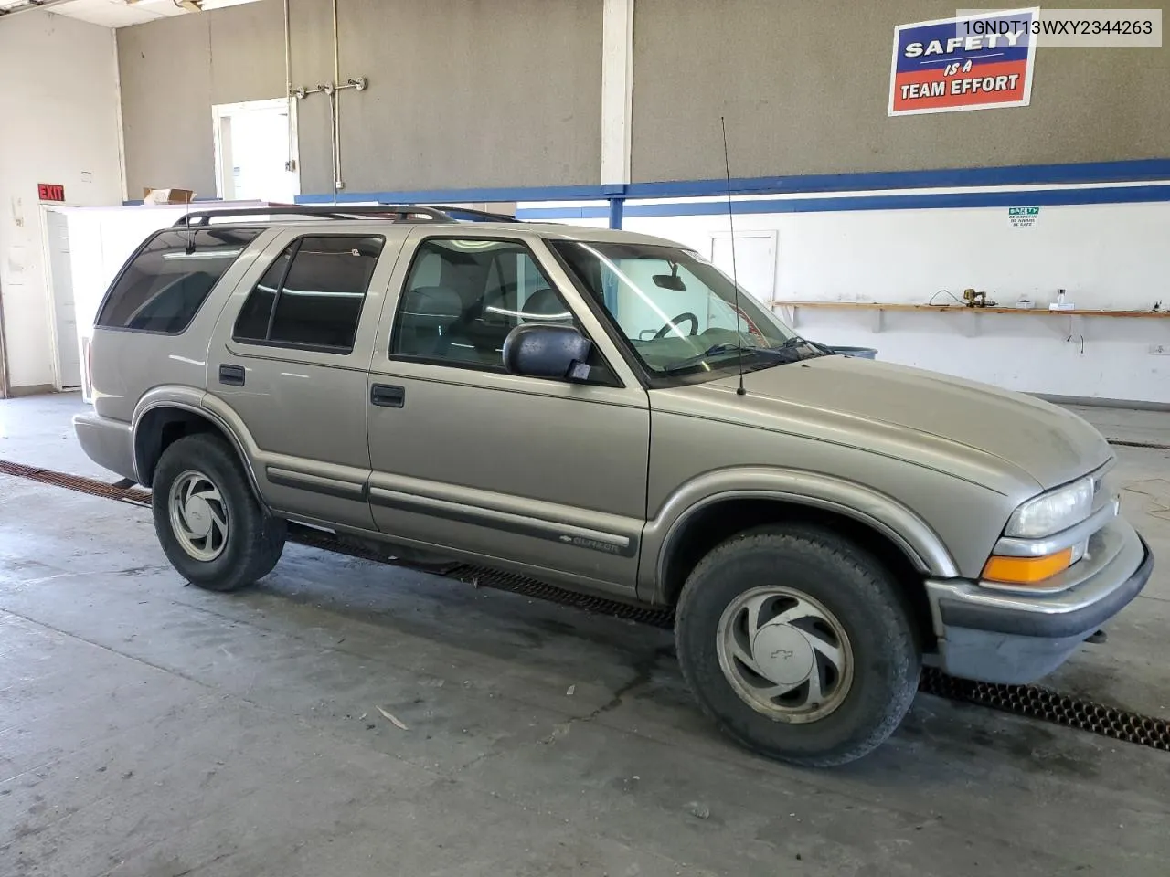 2000 Chevrolet Blazer VIN: 1GNDT13WXY2344263 Lot: 68523484