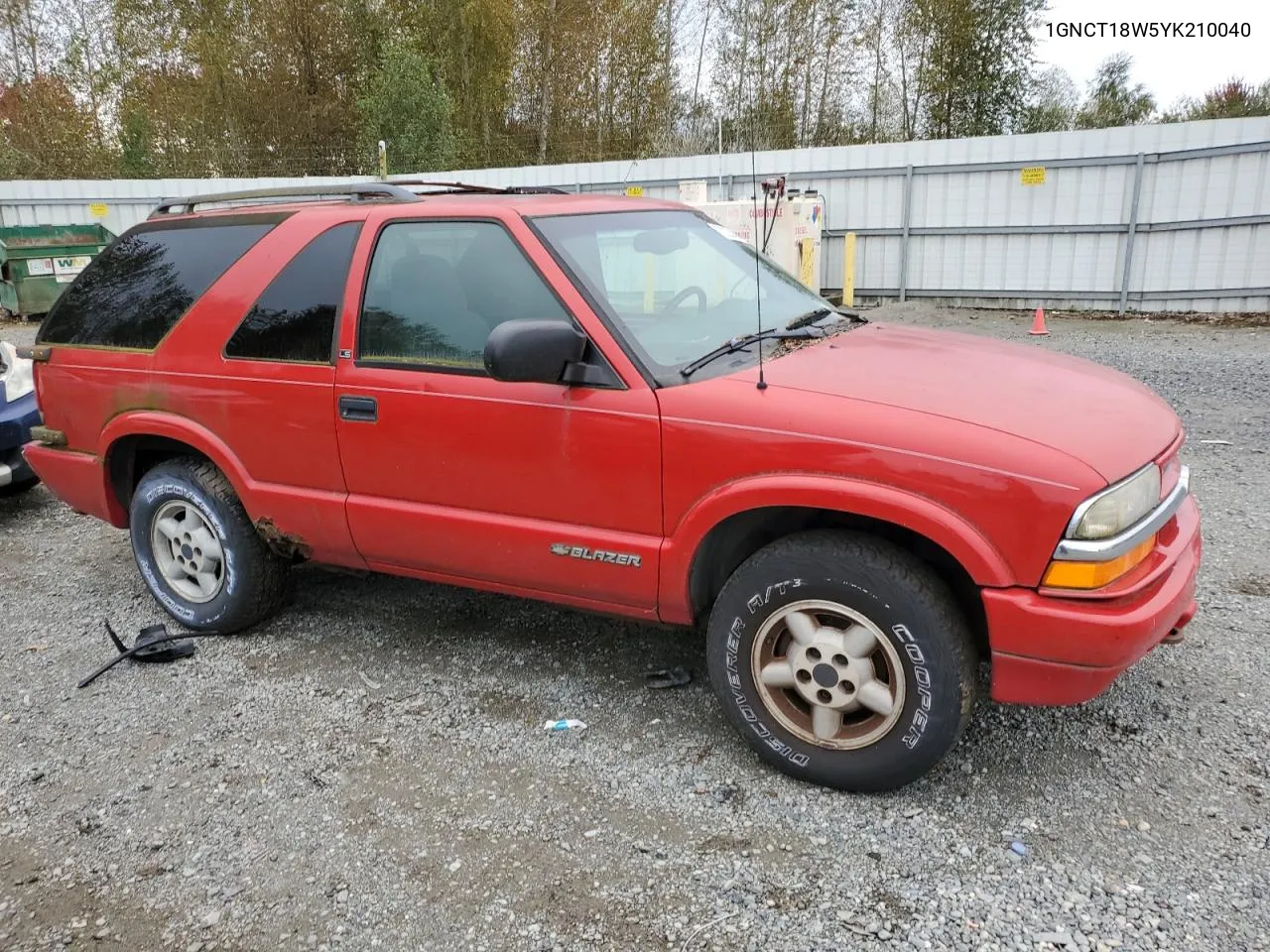 2000 Chevrolet Blazer VIN: 1GNCT18W5YK210040 Lot: 73253404