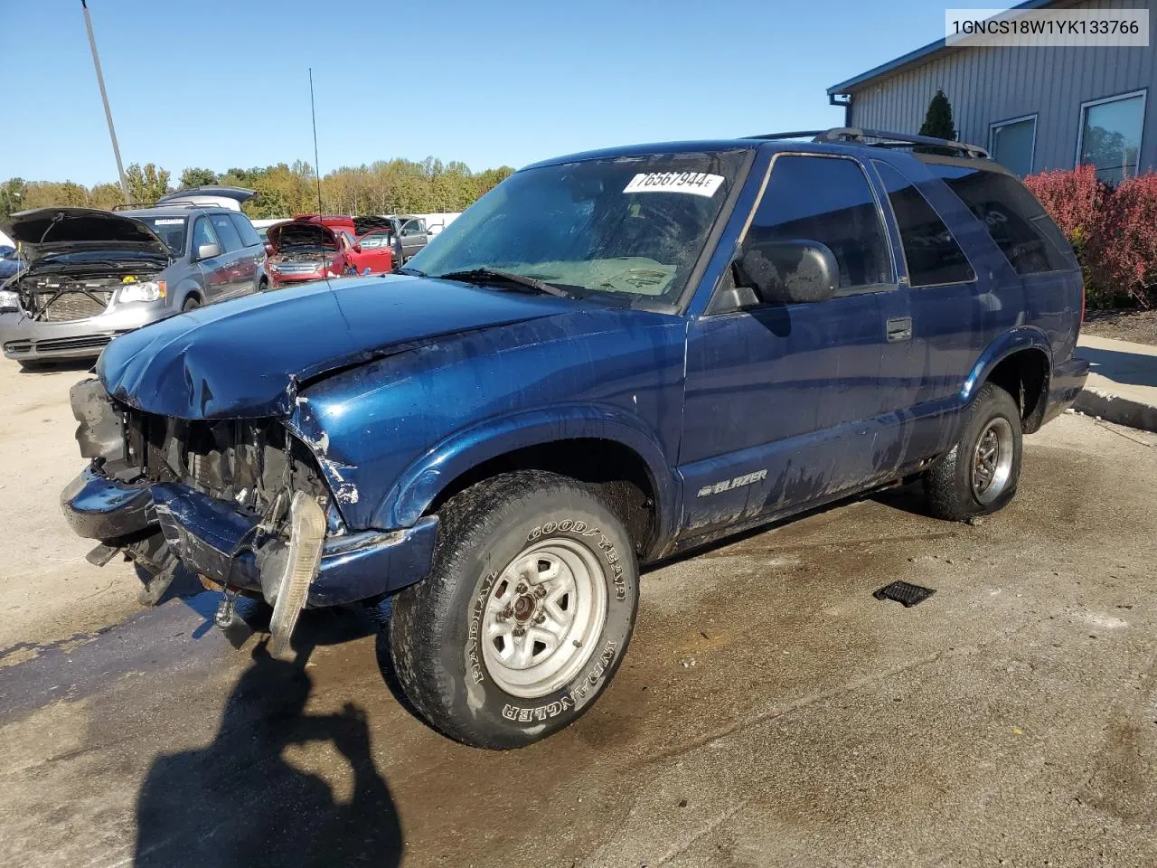 2000 Chevrolet Blazer VIN: 1GNCS18W1YK133766 Lot: 76567944