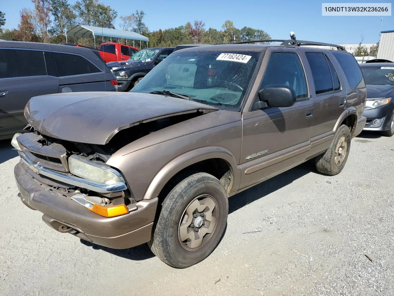 2002 Chevrolet Blazer VIN: 1GNDT13W32K236266 Lot: 77162424