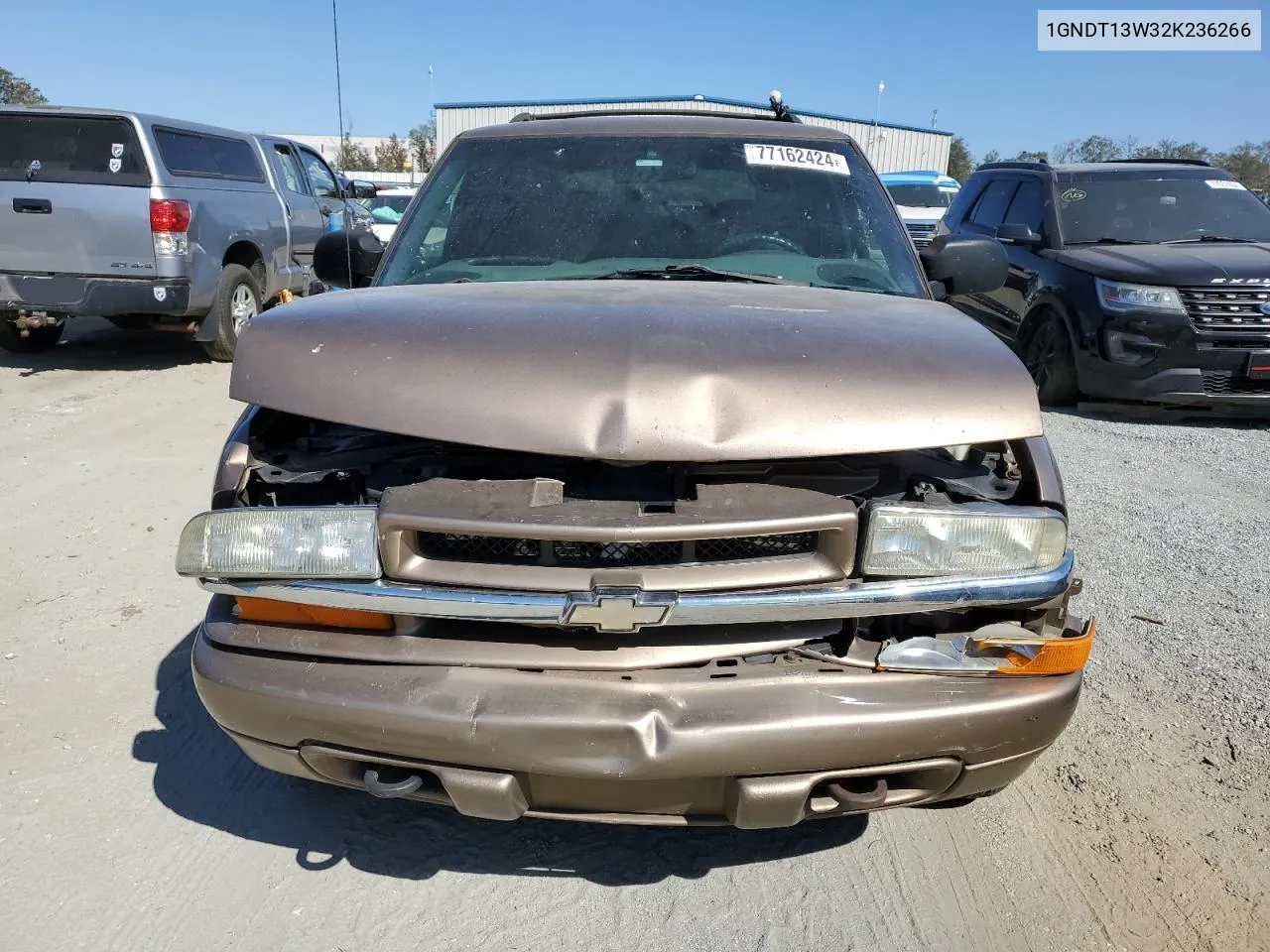 2002 Chevrolet Blazer VIN: 1GNDT13W32K236266 Lot: 77162424