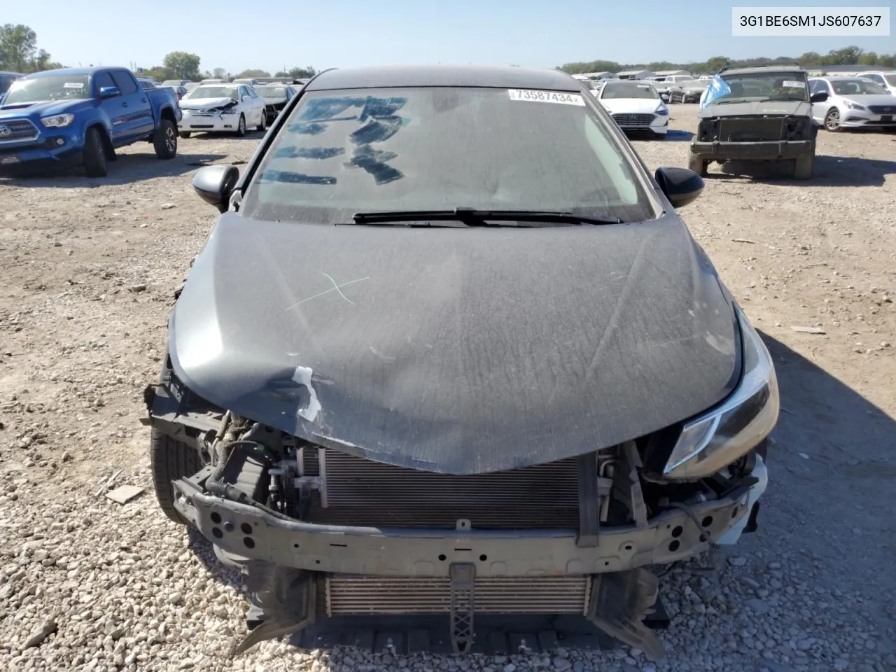 3G1BE6SM1JS607637 2018 Chevrolet Cruze Lt