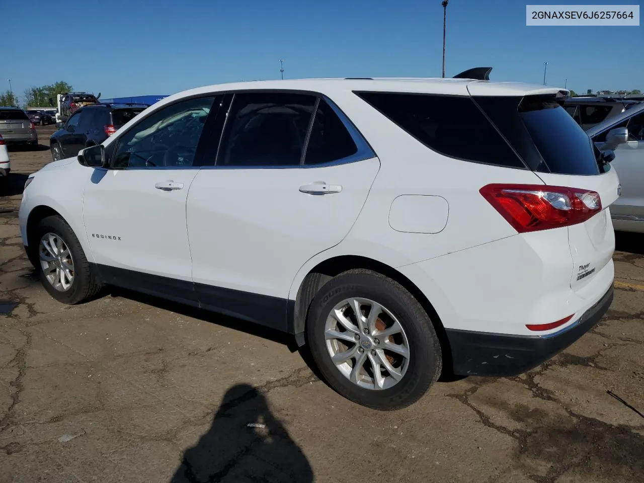 2GNAXSEV6J6257664 2018 Chevrolet Equinox Lt