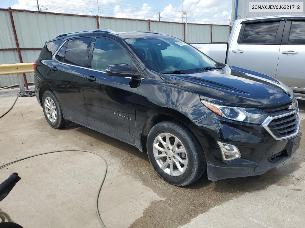 2GNAXJEV6J6221712 2018 Chevrolet Equinox Lt