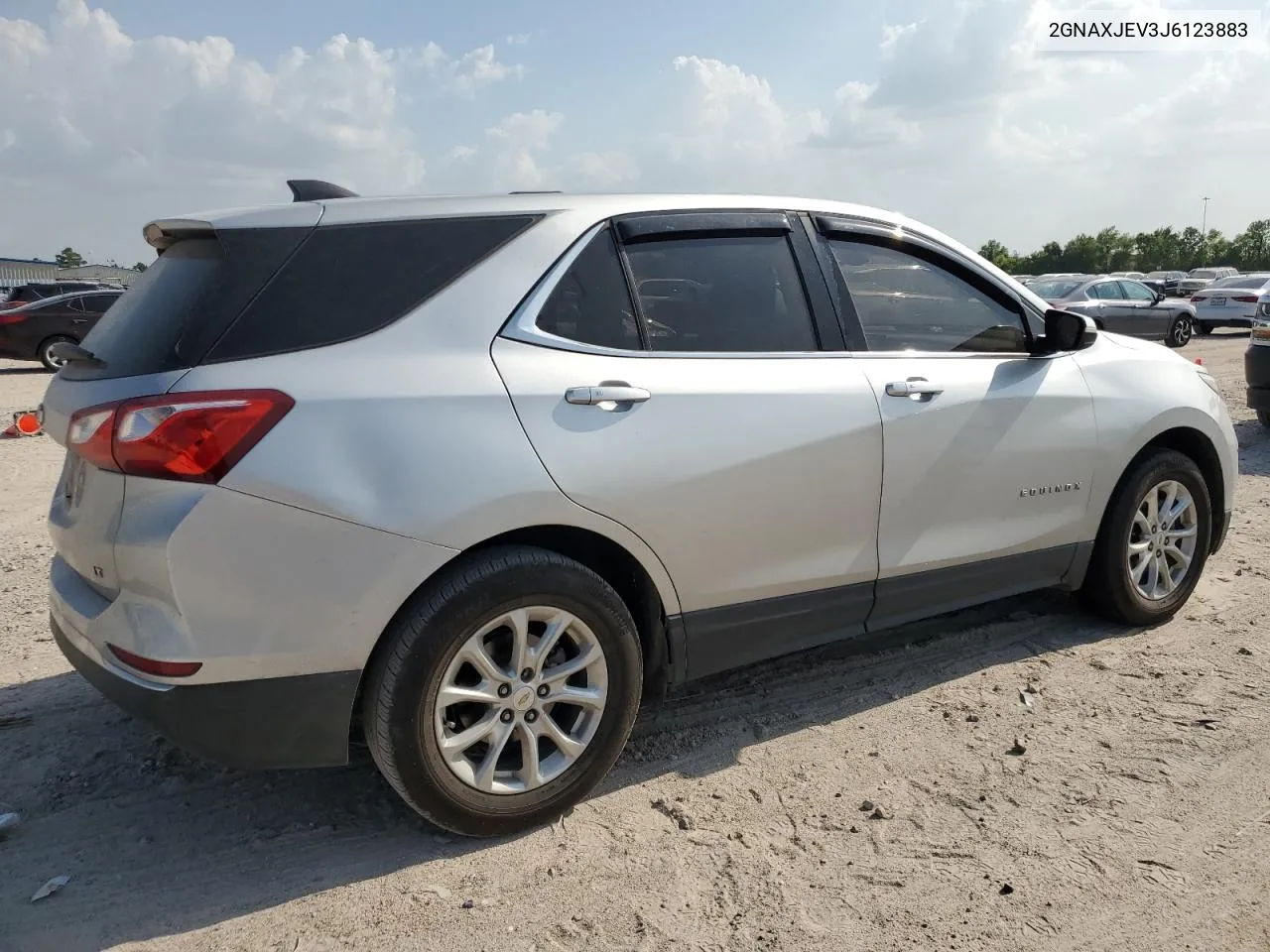 2GNAXJEV3J6123883 2018 Chevrolet Equinox Lt