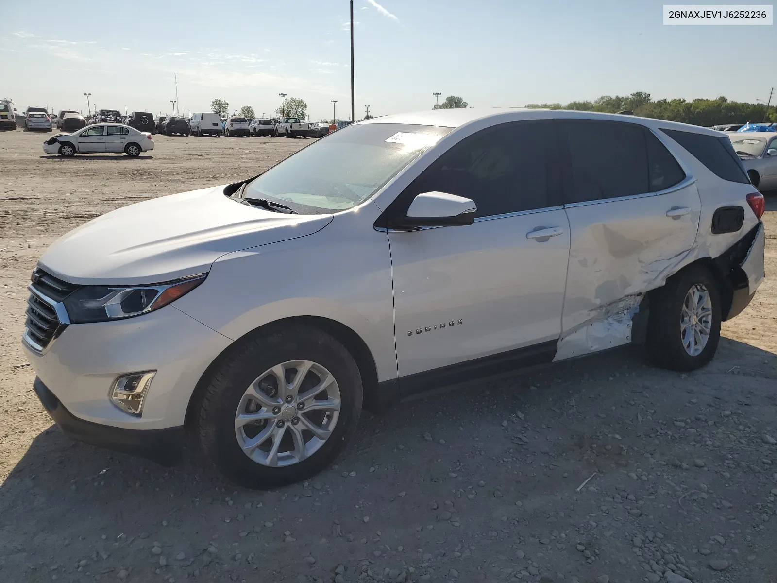 2GNAXJEV1J6252236 2018 Chevrolet Equinox Lt