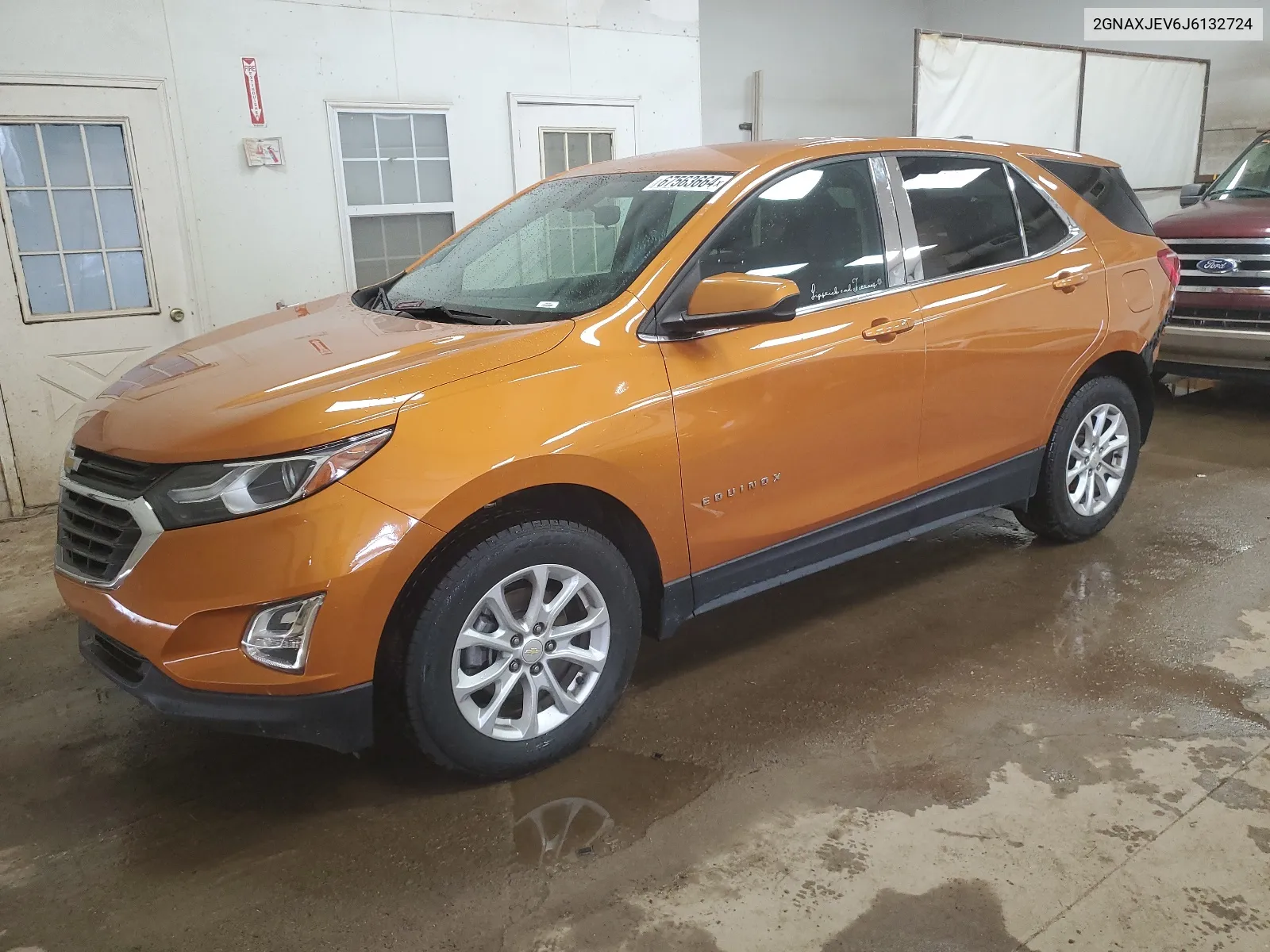 2GNAXJEV6J6132724 2018 Chevrolet Equinox Lt