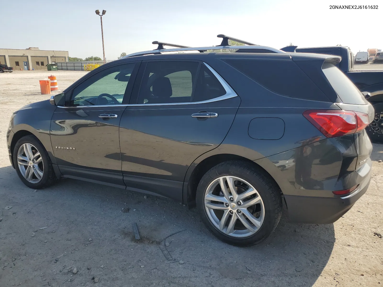 2GNAXNEX2J6161632 2018 Chevrolet Equinox Premier