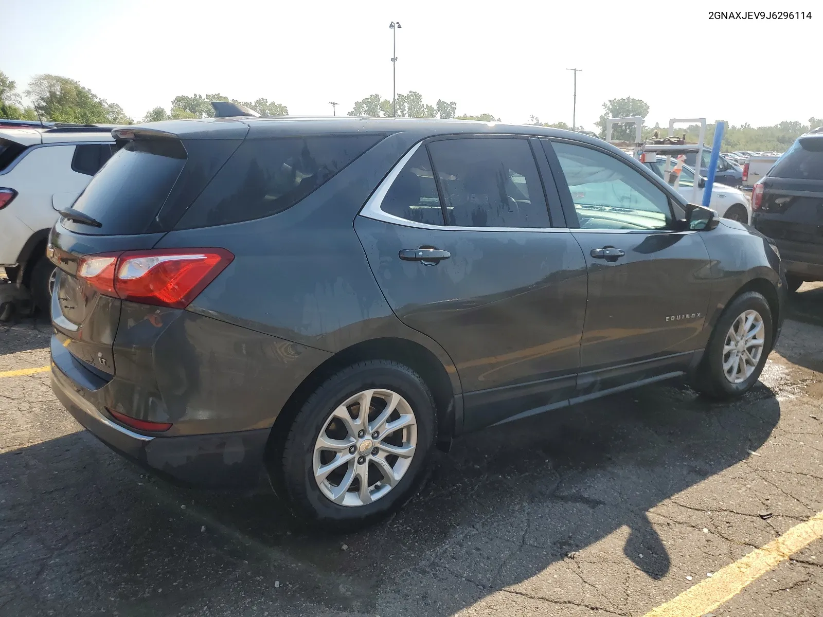 2GNAXJEV9J6296114 2018 Chevrolet Equinox Lt