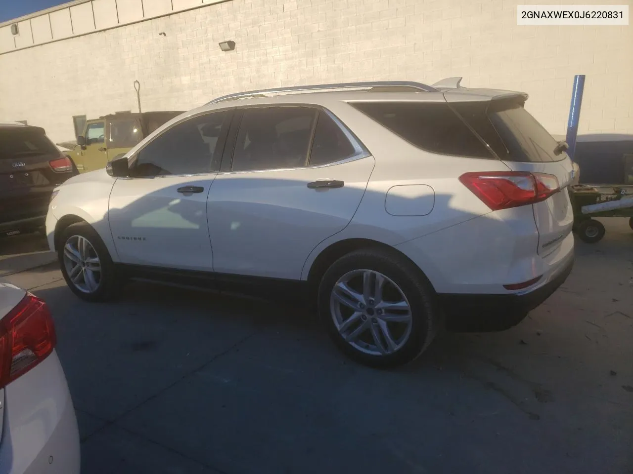 2018 Chevrolet Equinox Premier VIN: 2GNAXWEX0J6220831 Lot: 73763824