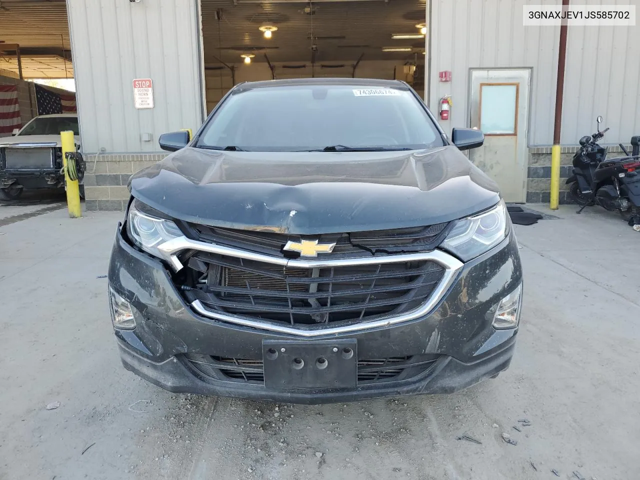 2018 Chevrolet Equinox Lt VIN: 3GNAXJEV1JS585702 Lot: 74306674