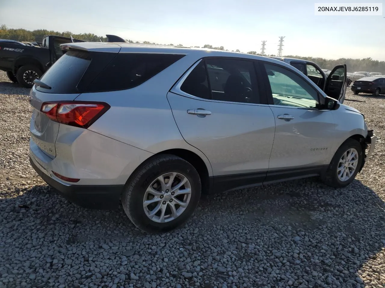 2GNAXJEV8J6285119 2018 Chevrolet Equinox Lt