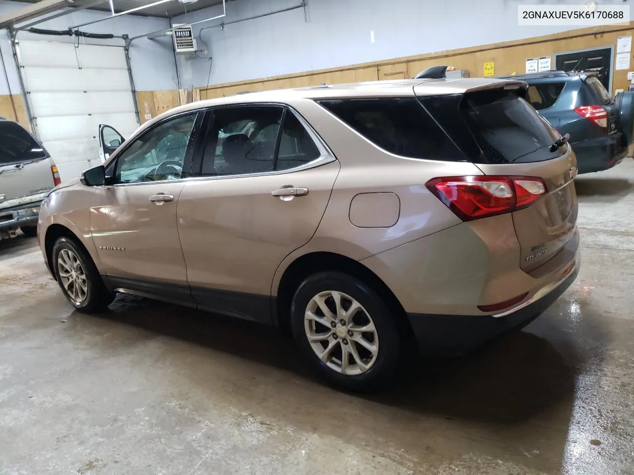 2019 Chevrolet Equinox Lt VIN: 2GNAXUEV5K6170688 Lot: 74674984