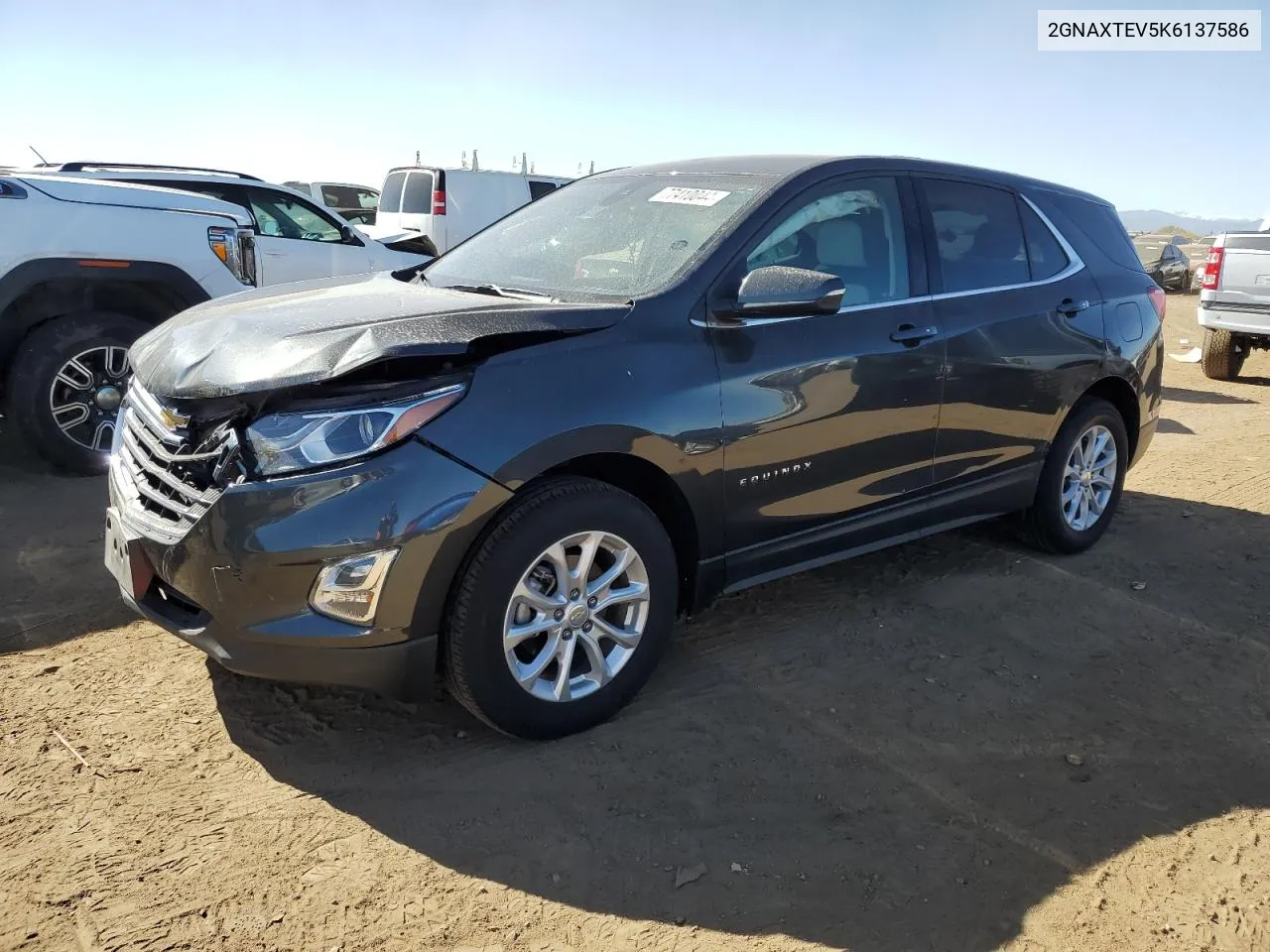 2GNAXTEV5K6137586 2019 Chevrolet Equinox Lt