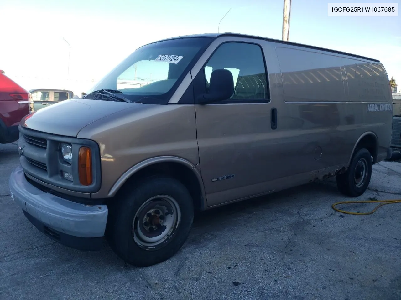 1998 Chevrolet Express G2500 VIN: 1GCFG25R1W1067685 Lot: 76177124