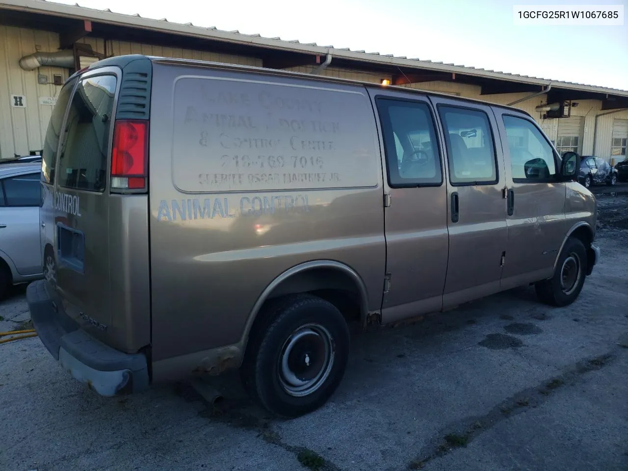 1998 Chevrolet Express G2500 VIN: 1GCFG25R1W1067685 Lot: 76177124