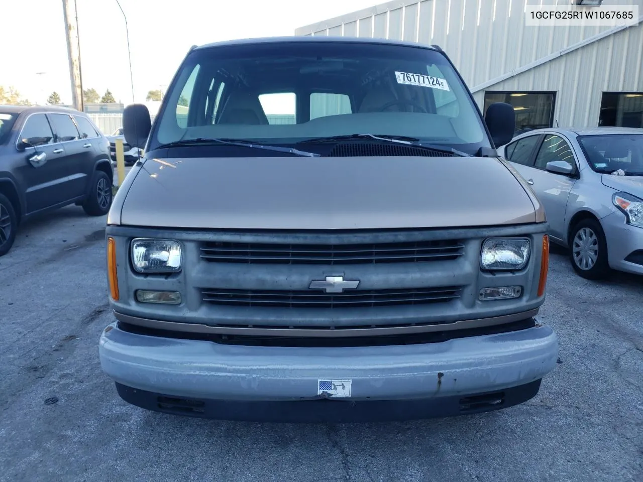 1998 Chevrolet Express G2500 VIN: 1GCFG25R1W1067685 Lot: 76177124