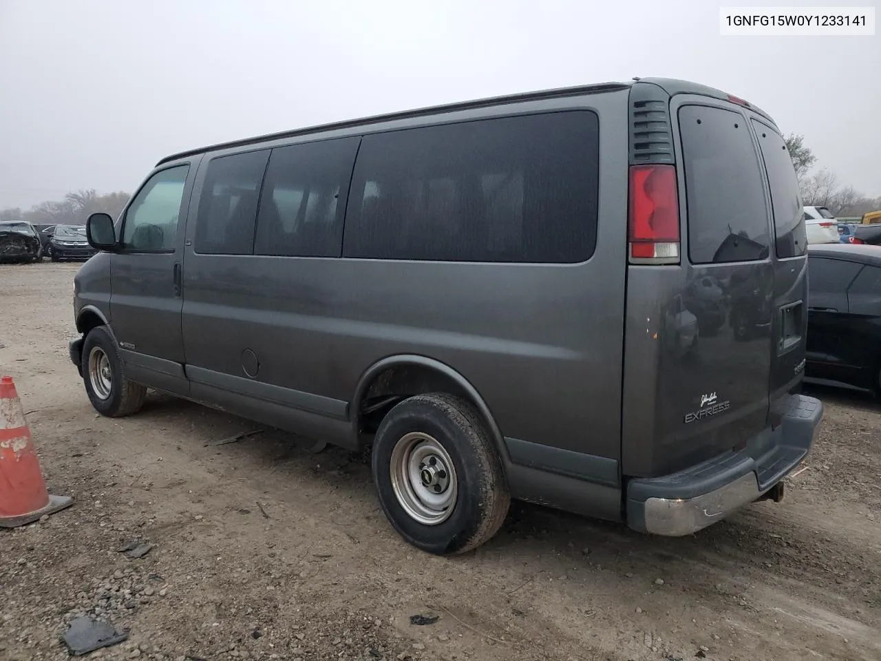 2000 Chevrolet Express G1500 VIN: 1GNFG15W0Y1233141 Lot: 80945354