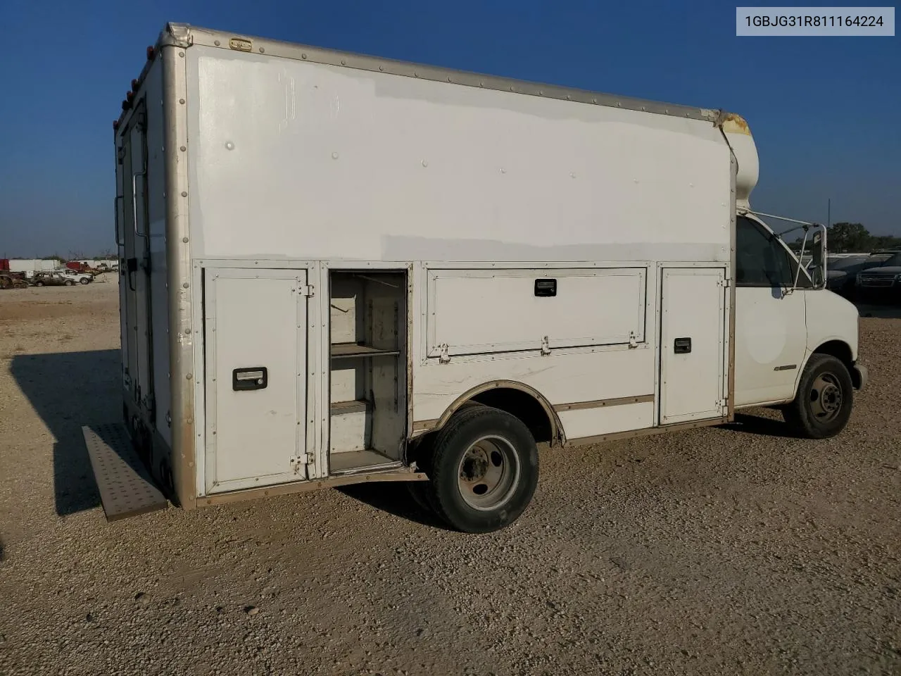 2001 Chevrolet Express Cutaway G3500 VIN: 1GBJG31R811164224 Lot: 71260594