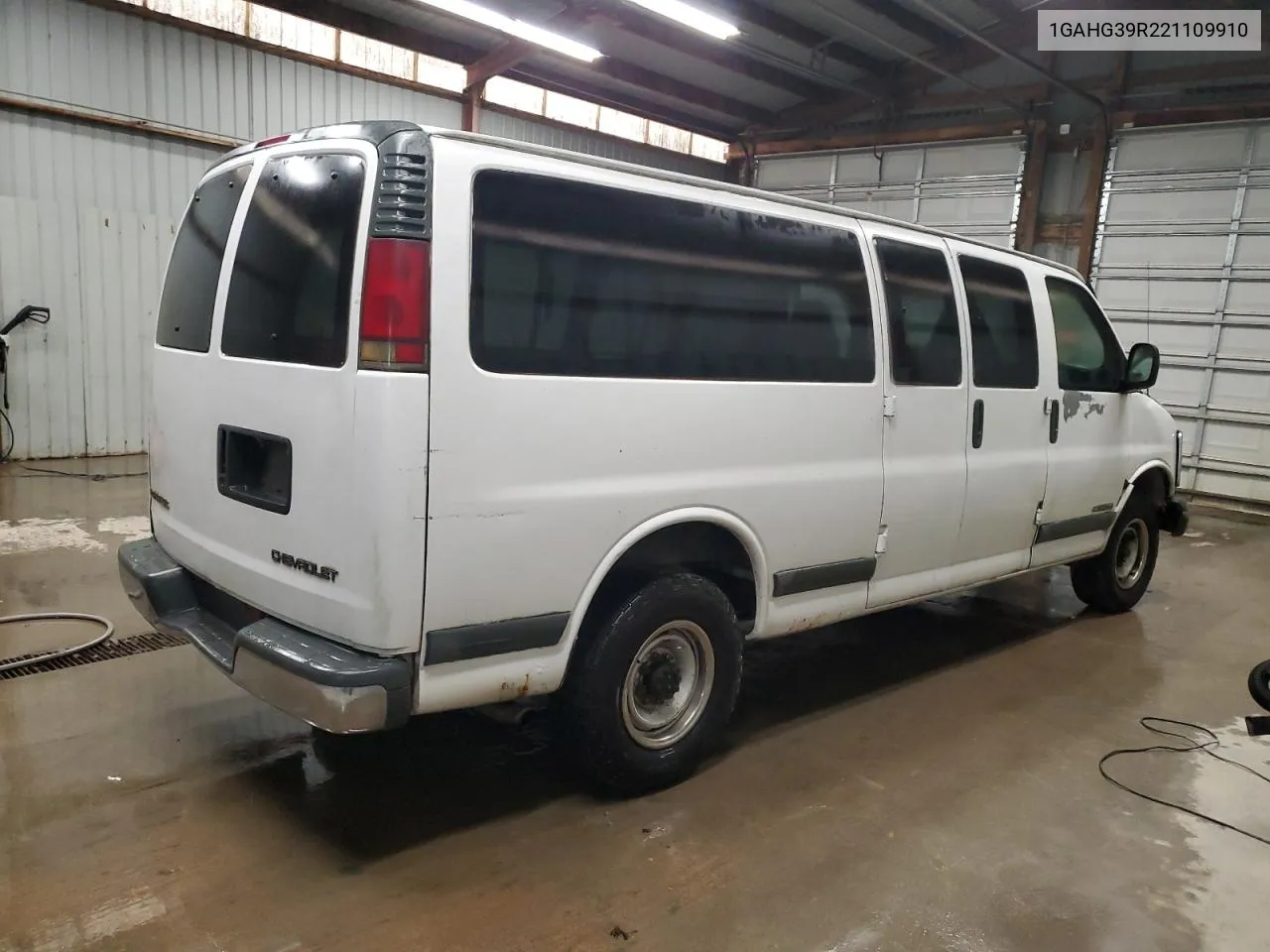 2002 Chevrolet Express G3500 VIN: 1GAHG39R221109910 Lot: 75796044