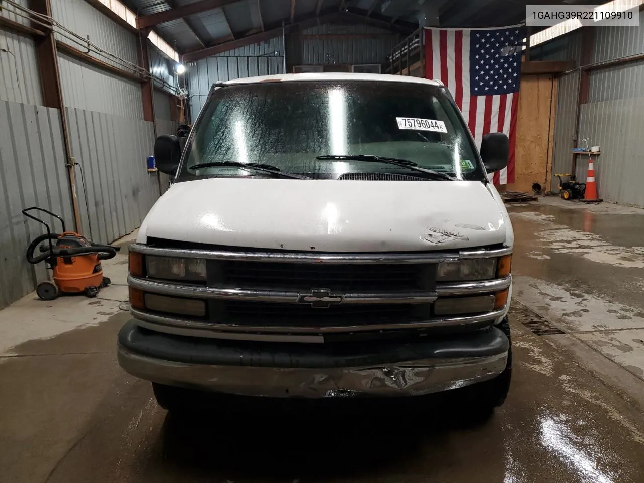 2002 Chevrolet Express G3500 VIN: 1GAHG39R221109910 Lot: 75796044