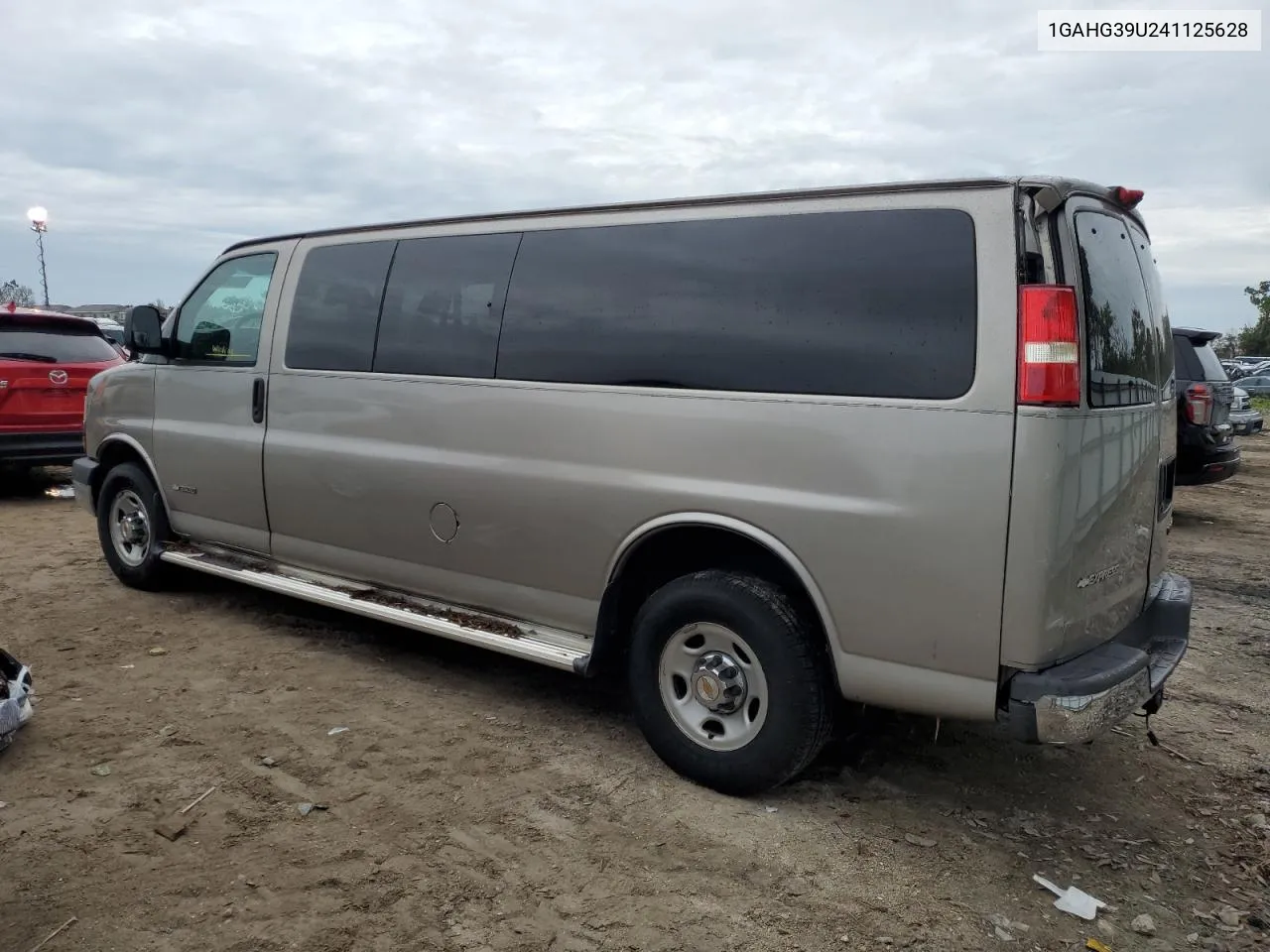 2004 Chevrolet Express G3500 VIN: 1GAHG39U241125628 Lot: 74608164