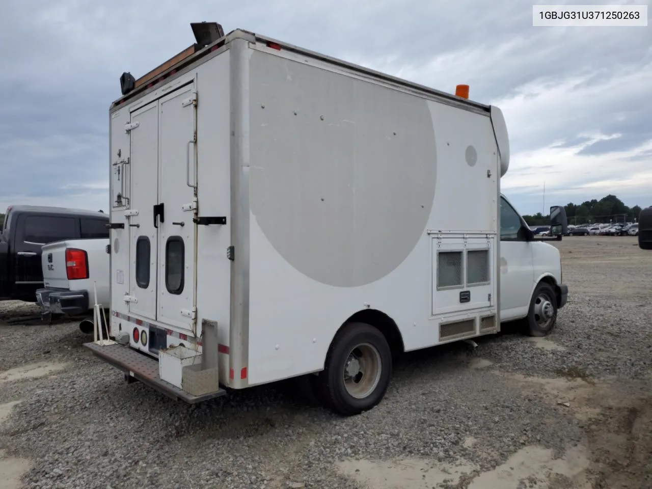 2007 Chevrolet Express G3500 VIN: 1GBJG31U371250263 Lot: 71077864