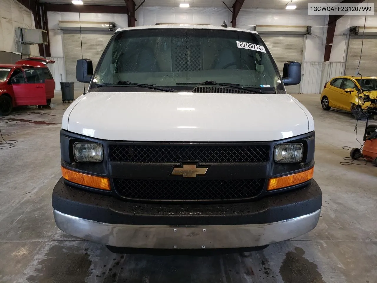 1GCWGAFF2G1207999 2016 Chevrolet Express G2500