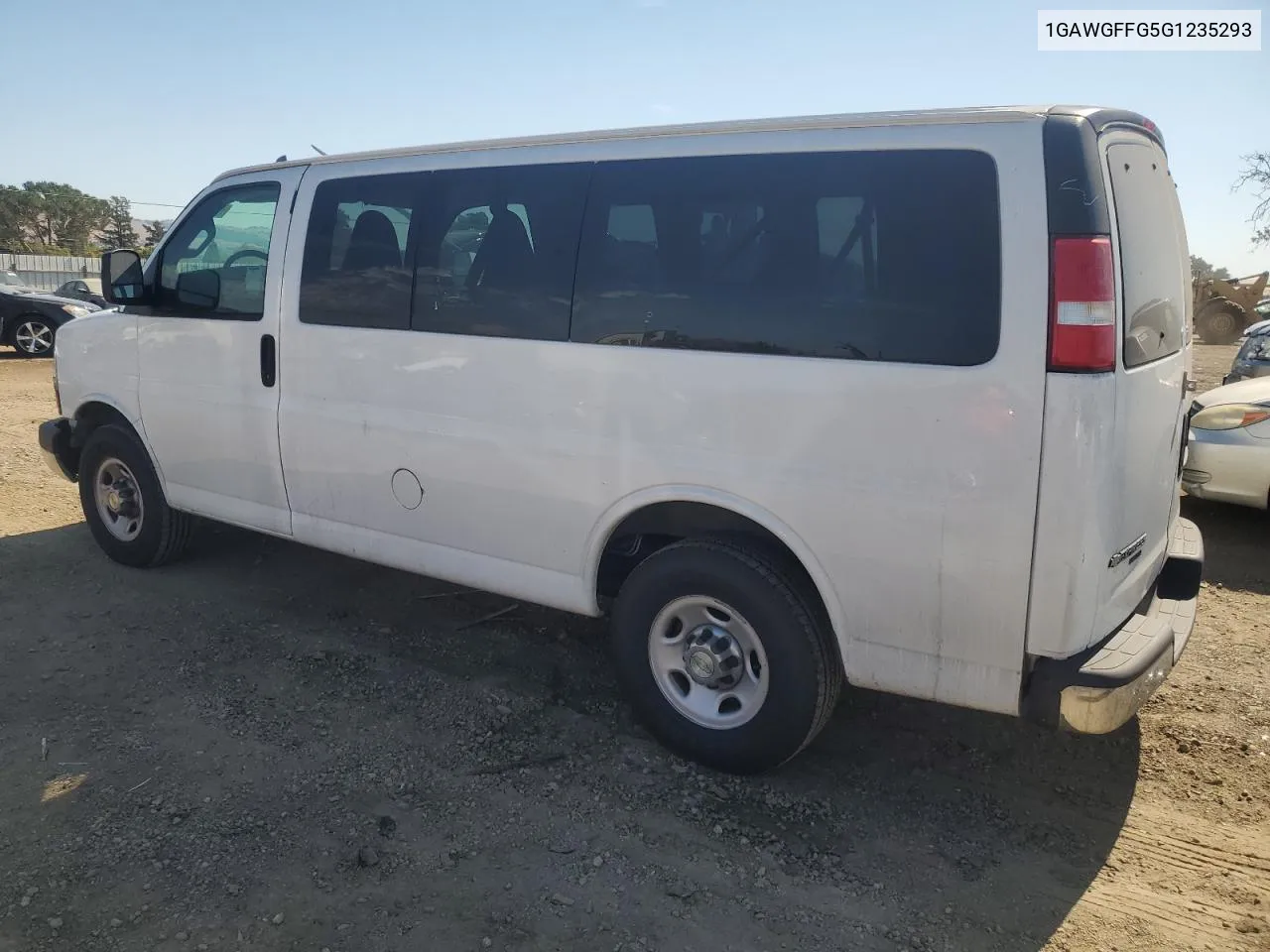 1GAWGFFG5G1235293 2016 Chevrolet Express G2500 Lt